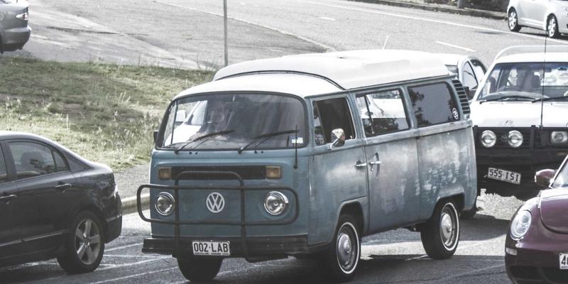 从创意到爆款：独立游戏开发者深度访谈，揭秘Steam成功背后的游戏资讯与玩家社区运营策略